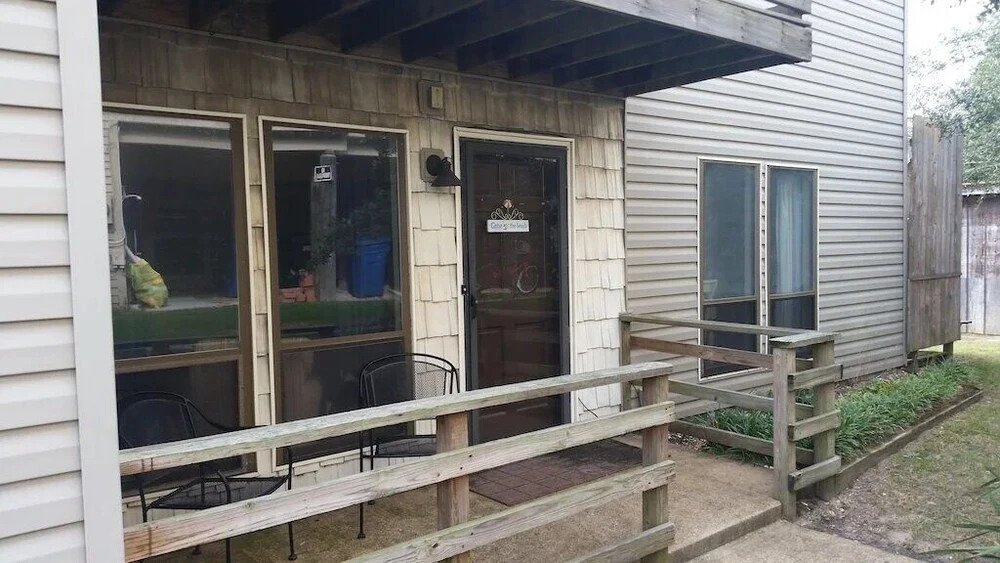 Be Happy Chesapeake Bay Home Steps Away From Beach Access by Redawning