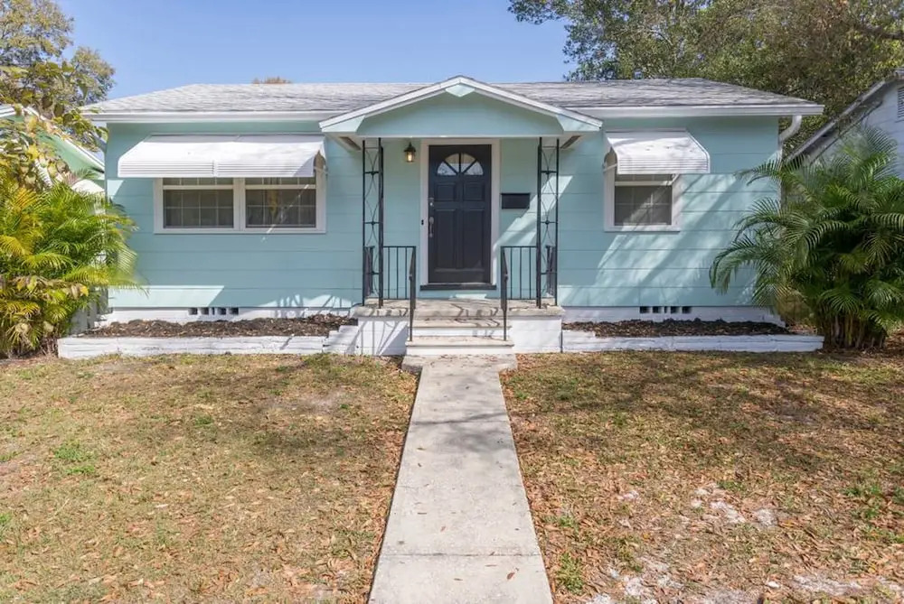 Northeast St. Petersburg Cottage by TechTravel