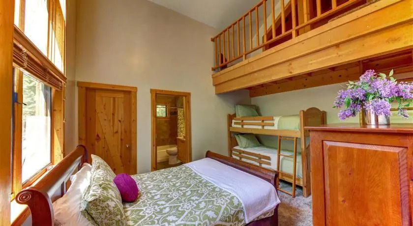 Fox Hollow by Stewart Mountain Lodging