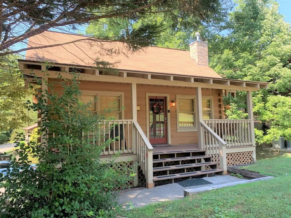 Karen's 2 Bedroom Cabin by Redawning