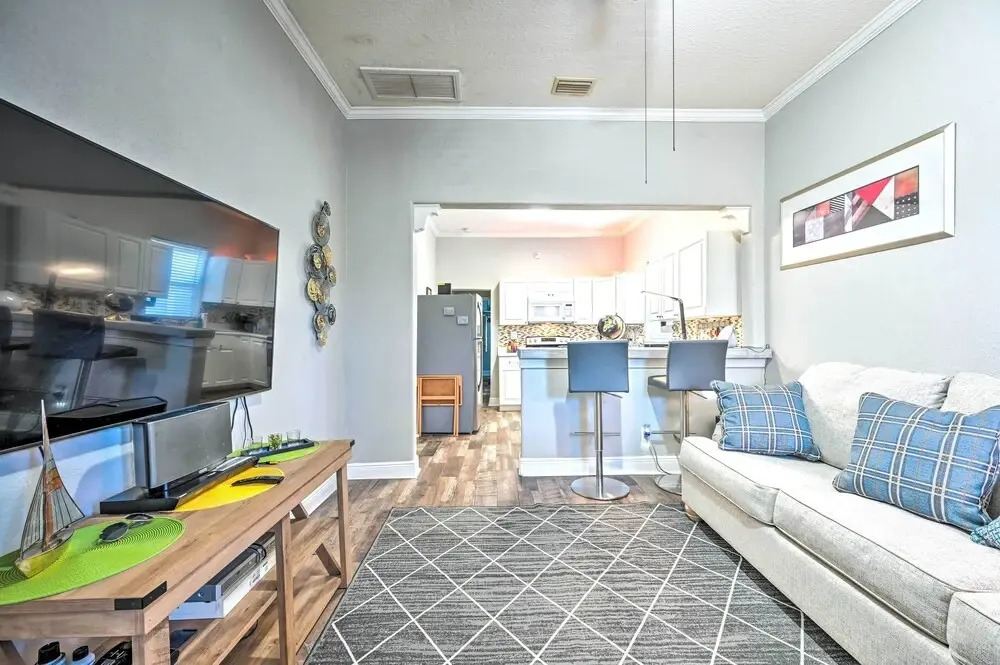 Updated Ybor City Duplex ~ 1/2 Mi to Seventh Ave!