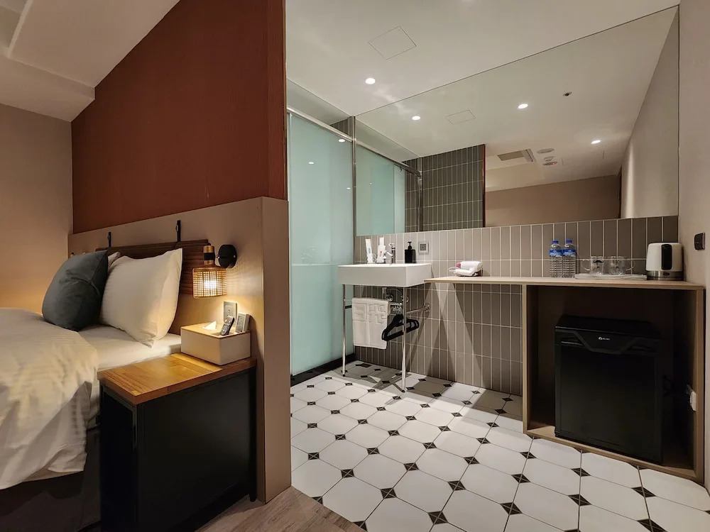 Fun Stay Inn Ximen