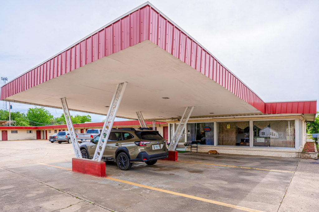 OYO Holiday Capri Motel & Rv Park