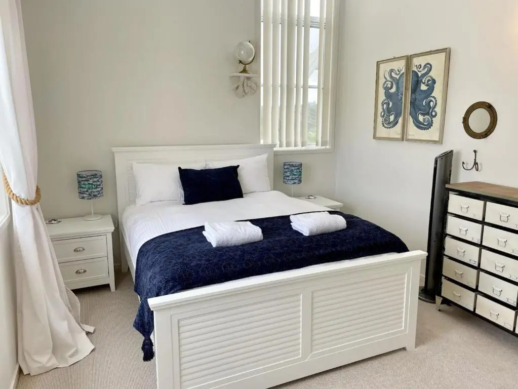 Barellen Beach House - Luxe Beach Front, Oceanview