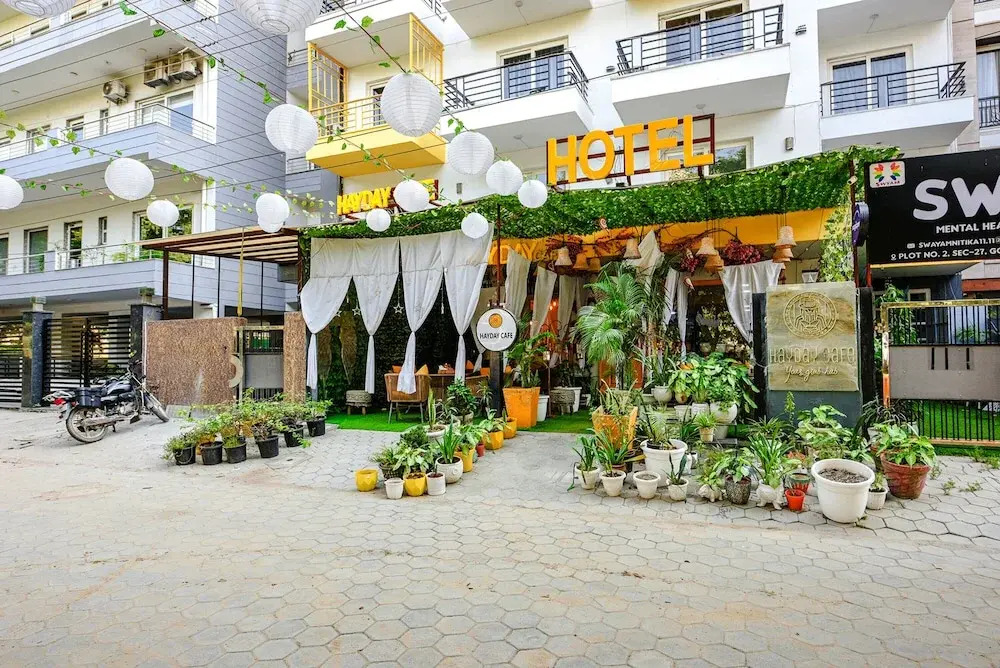 Fabhotel Old Meple Leaf- Golf Course Road & Sector 27