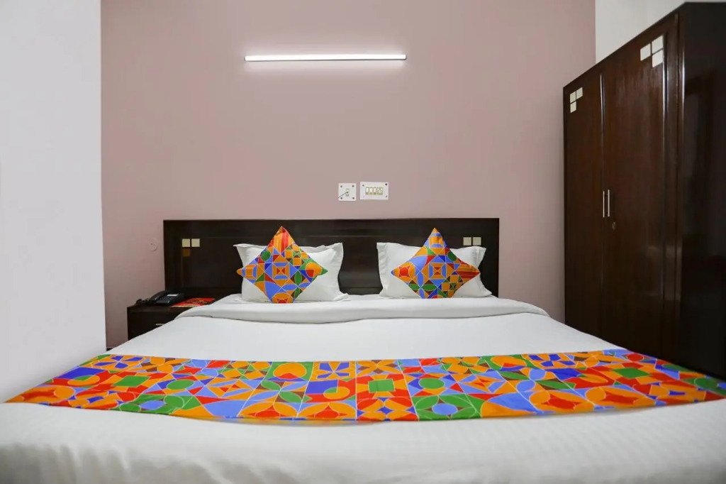 Fabhotel Traika Inn
