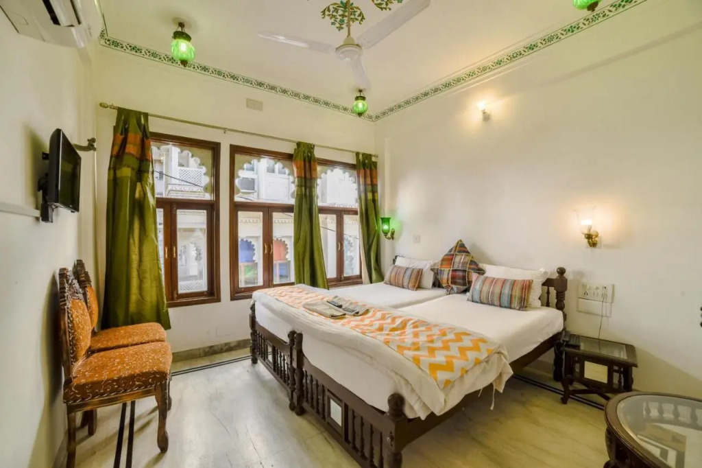 Hotel Devraj Niwas on Lake Pichola