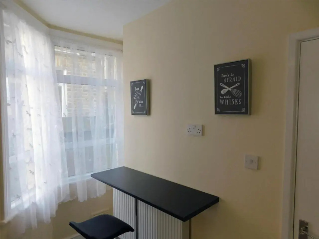 Entire 4 bedroom Terrace house in London