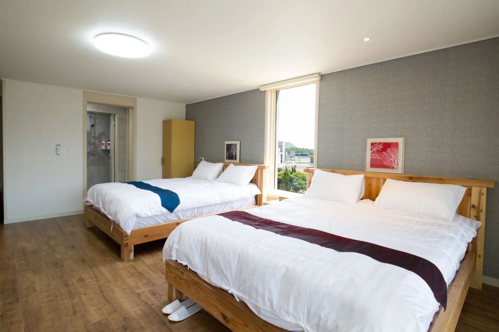 Cheonjiyeon Crystal Hotel