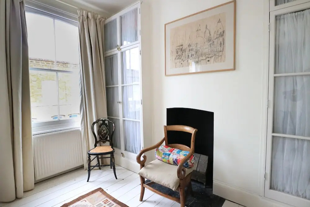 Charming 2 Bedroom House With Garden in East London