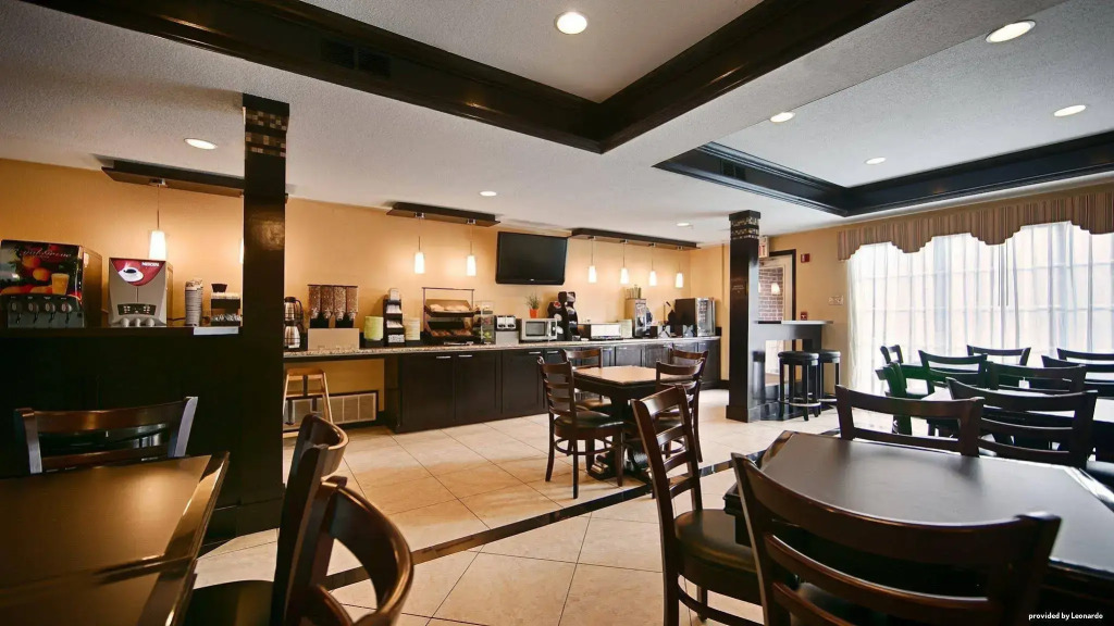 Clarion Pointe Addison - Dallas North
