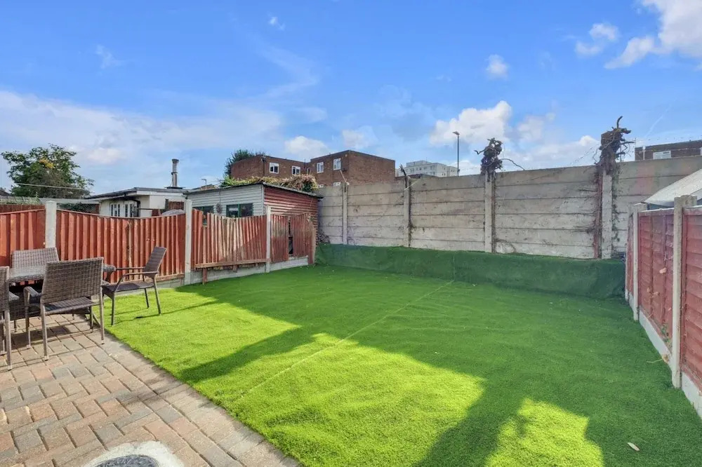 4 Bed - Sleeps 8 - Free Parking - Garden