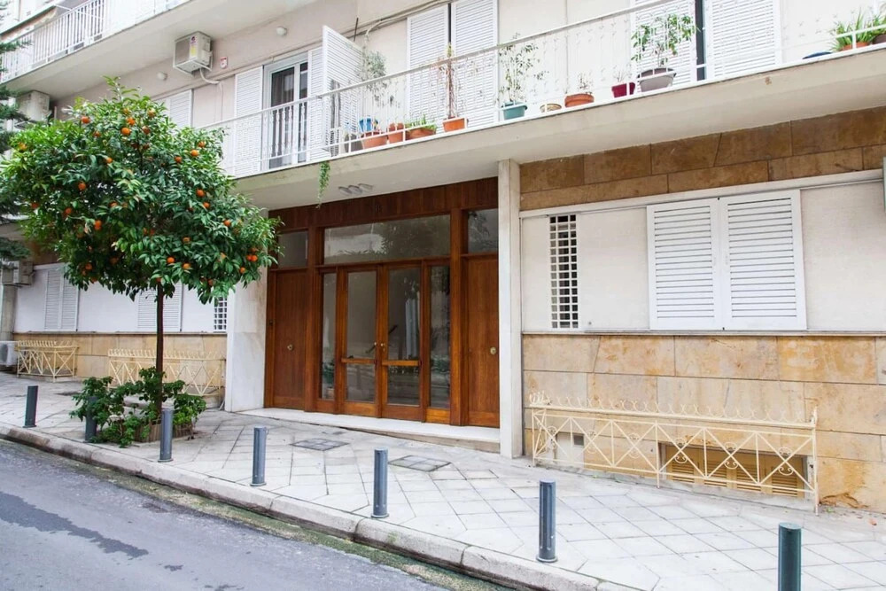 Centrally Located Studio In Athens