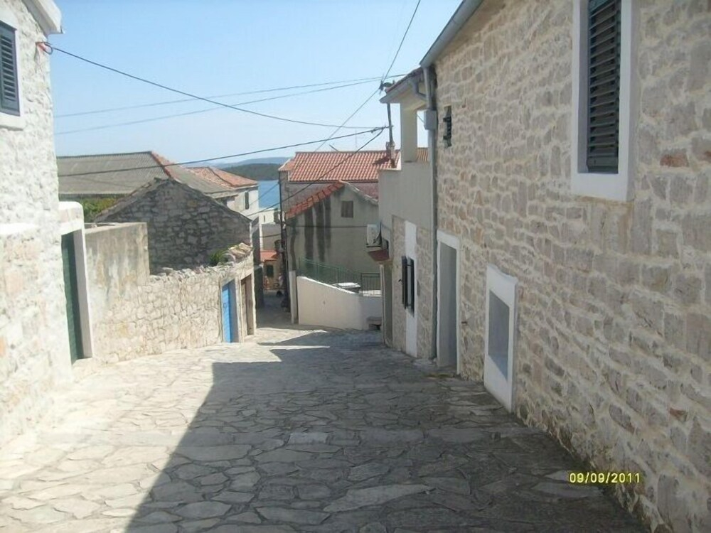 Voltera Apartments in Betina Old Town, with Parking Nearby