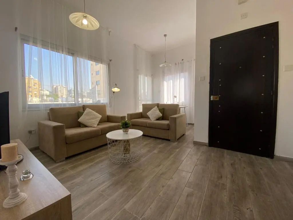 Modern Apartment Valentino GL144