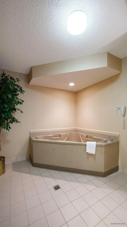 Holiday Inn Express Hiram Dallas Area