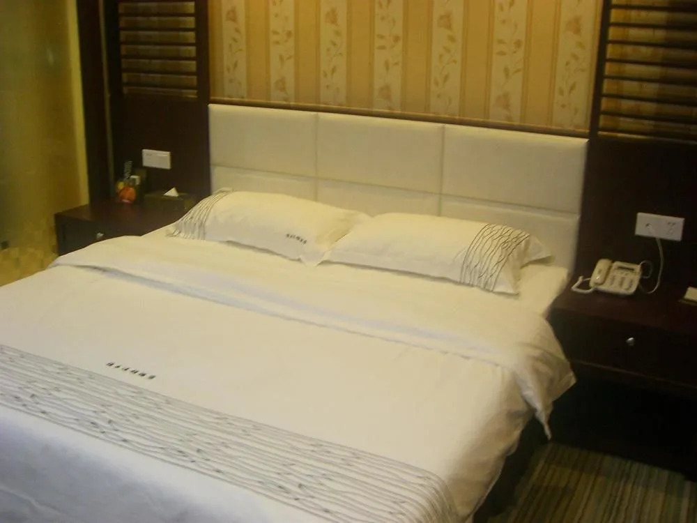 Guangzhou Junyi Apartment Hotel (Zhongcun)(广州俊逸·轻居酒店（钟村店))