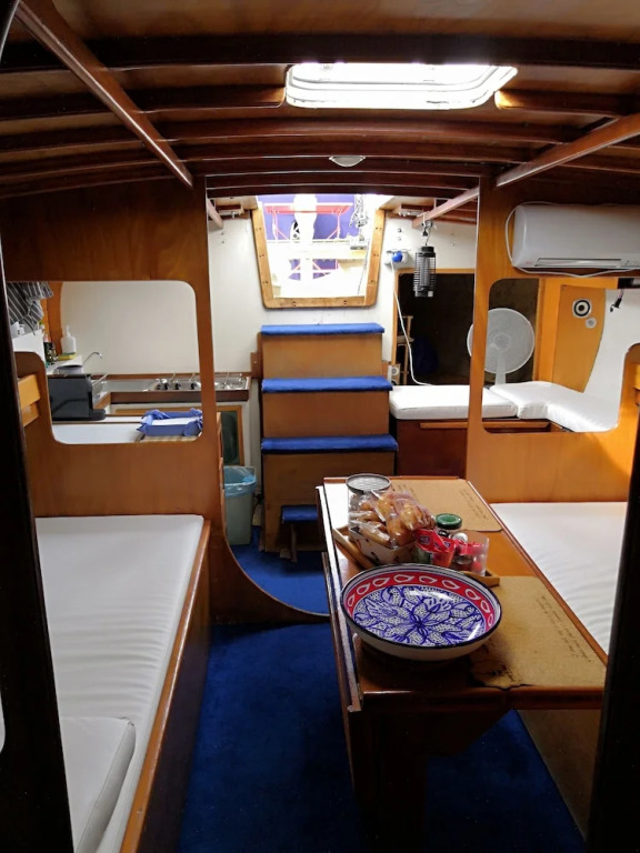 Boat, Sleep & Tours EHoa