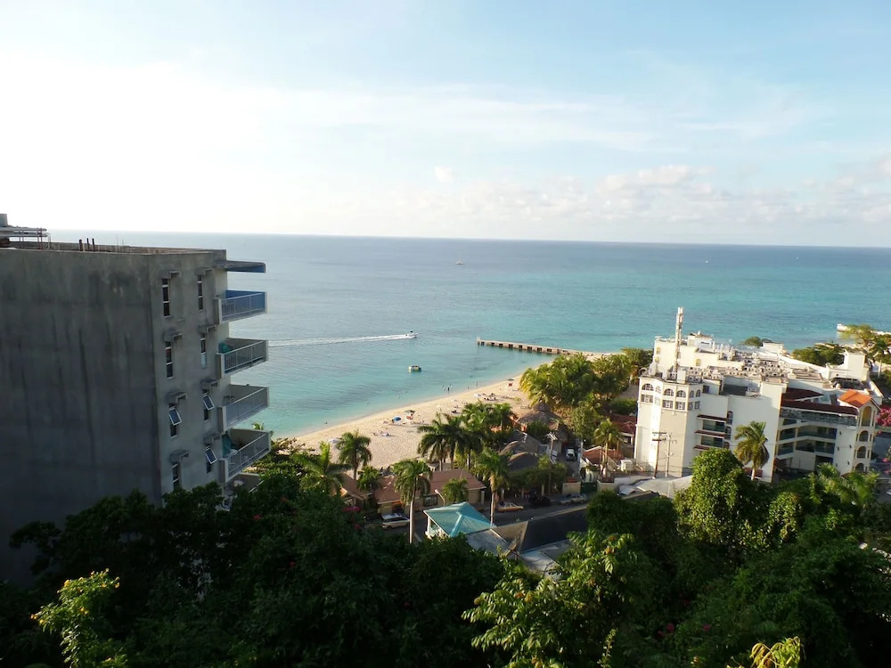 Cool Breeze Beach Studio