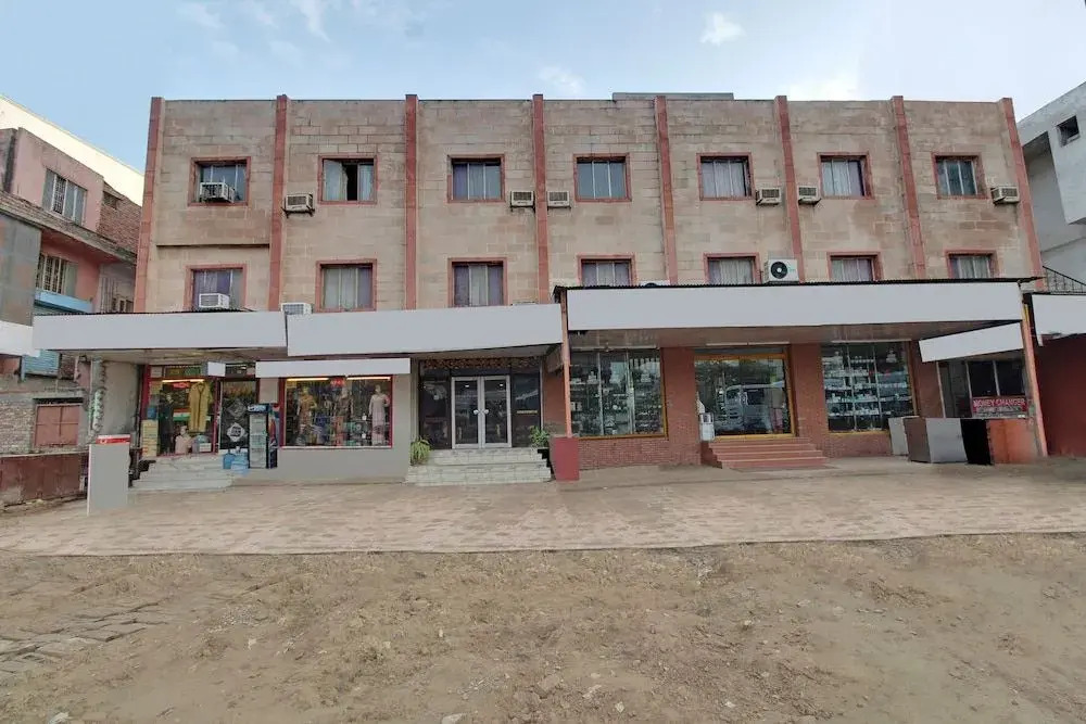 OYO 29077 Hotel Ratandeep