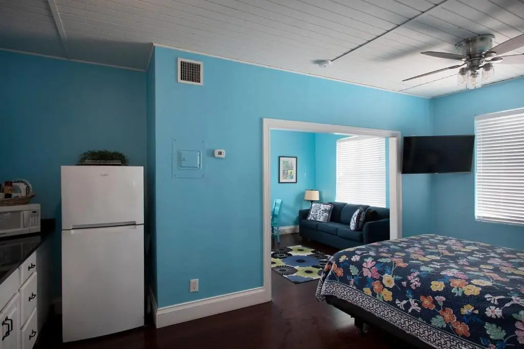 6 Bedroom 6 Bath Guesthouse on Duval Street