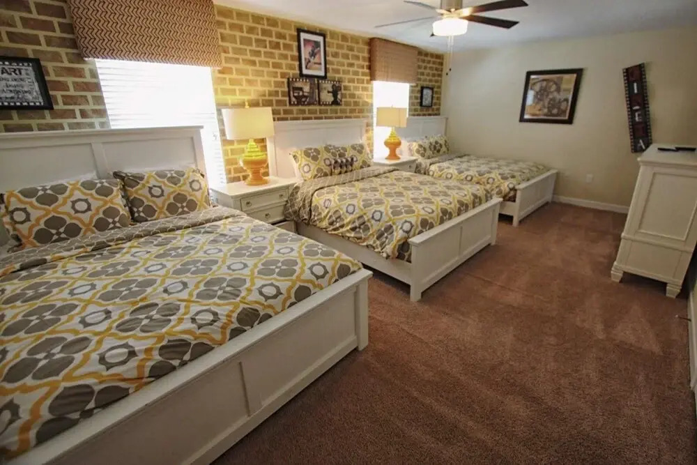 Gorgeous 9 Bedroom Pool Home Sleeps up to 24 People