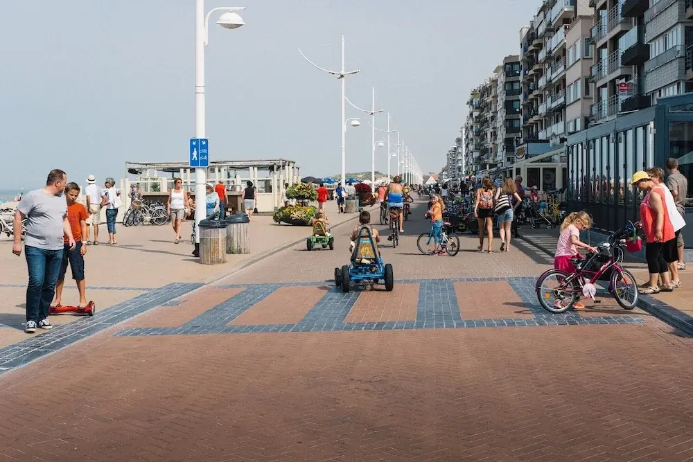 Apartment on Zeedijk With Stunning Sea Views