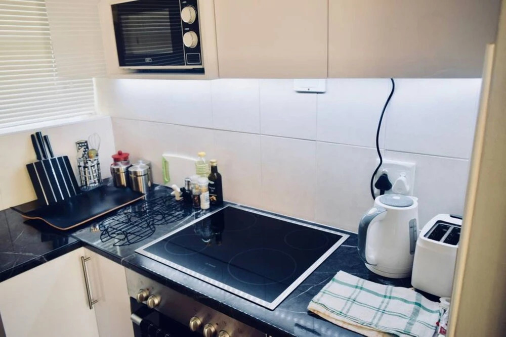Studio Apartment With Balcony in Green Point