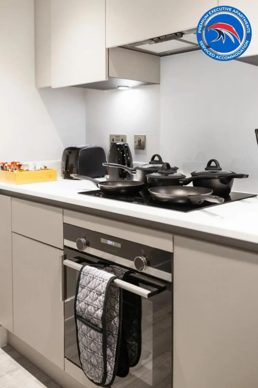 50 PERCENT OFF - Perfect for Long Stays - For Business, Professionals , Relocations & Families I Gym I Boardroom I Cinema I WIFI - Book today 2 Bed at Premium Executive Serviced Apartment - St Martins Place