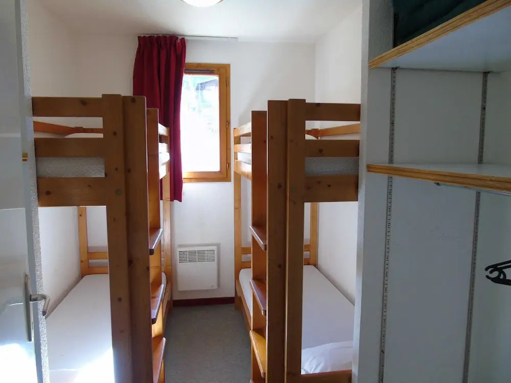 Lou Services Apartment CB18 LSI 001
