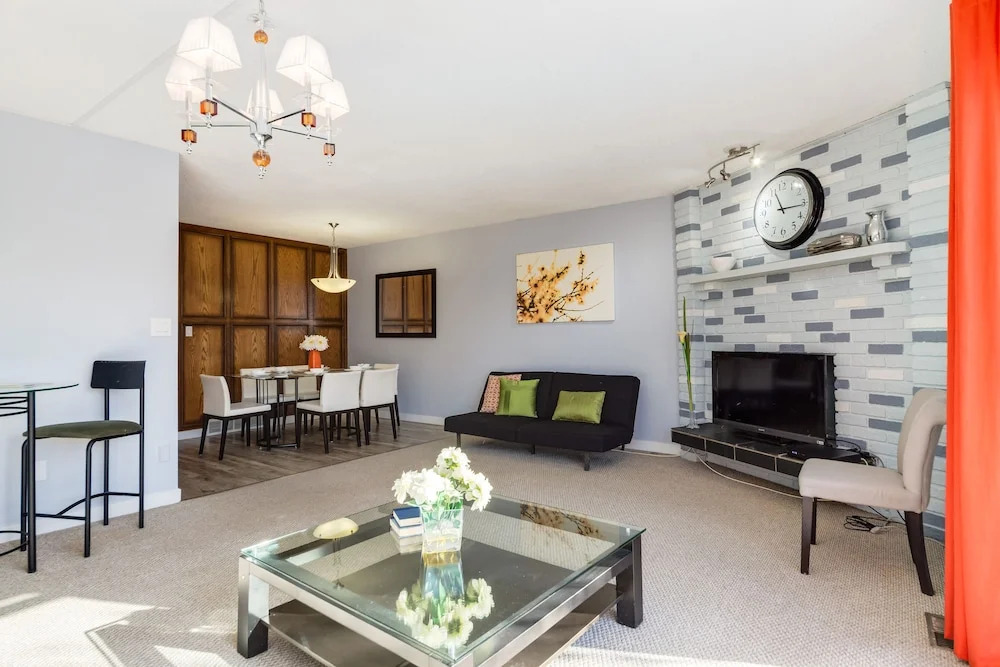 Superb 3BR mins to DT SAIT