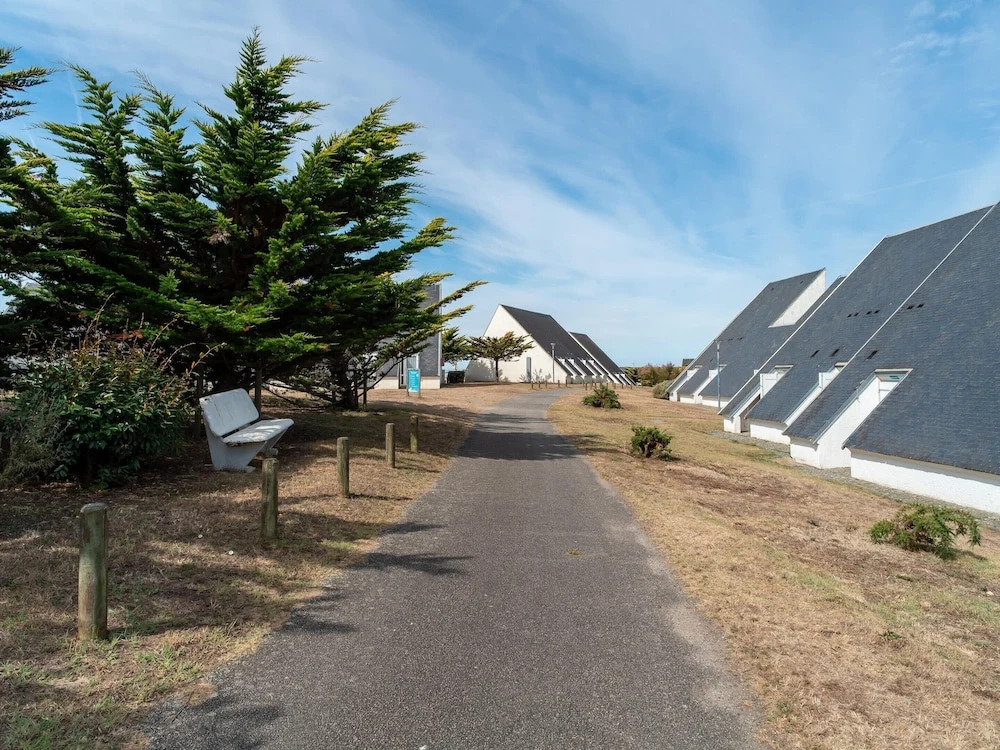 Duplex, 200m to Falaise Beach