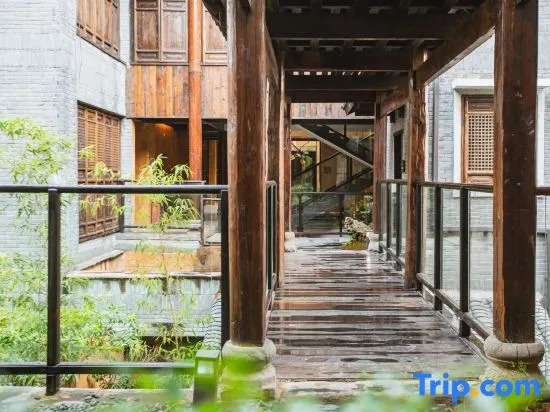 Liuzhou Qishe Hotel (Yaoyu Ancient Town Flagship Store)