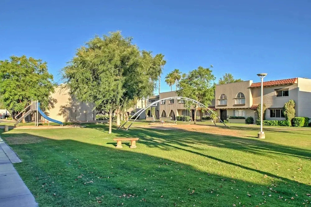 Walk to Old Town & Giants Stadium! Unit w/ Pool