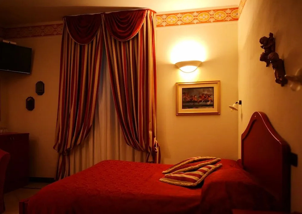 Lucca Francos Villa