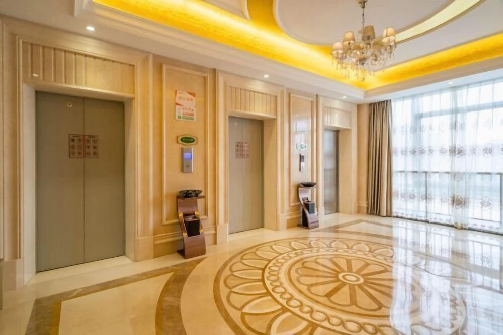 Vienna Hotel (Fuzhou Changle Zhenghe Subway Station)