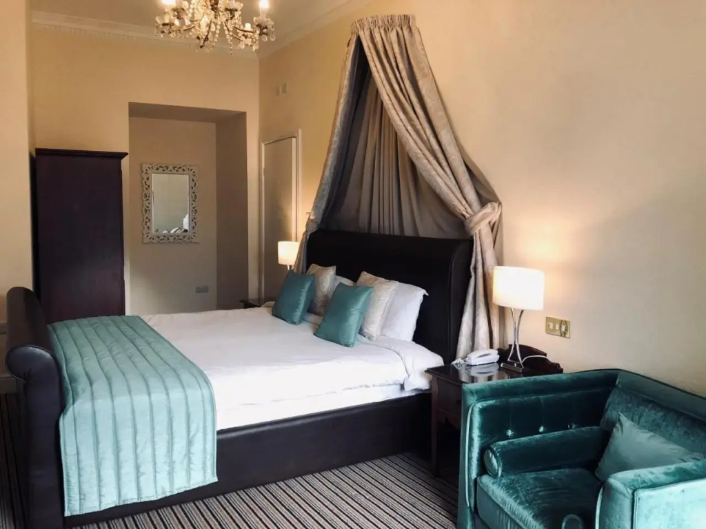 Royal Hotel