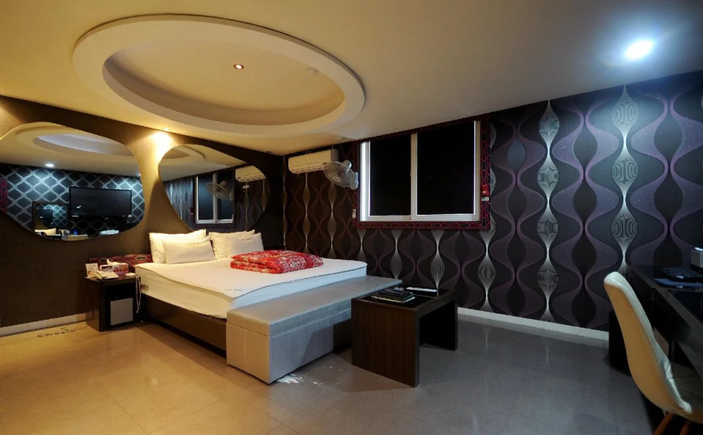 WOW Motel