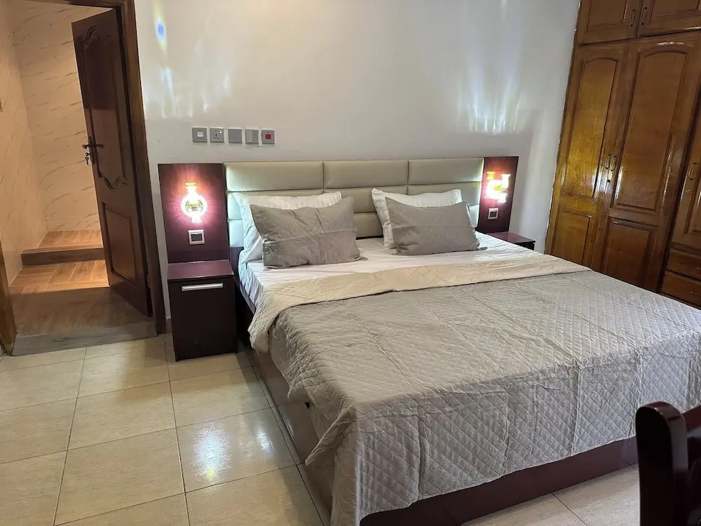 D Barfi Executive Lodge