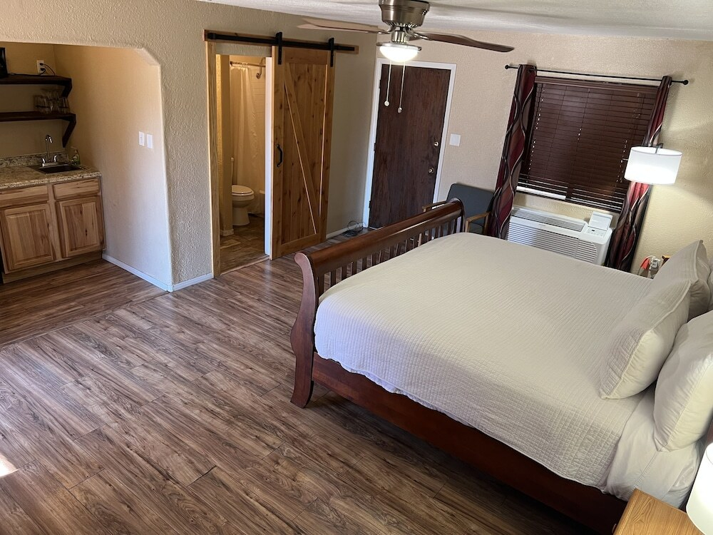Antlers Inn