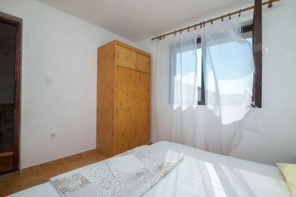 Apartments Crljenko