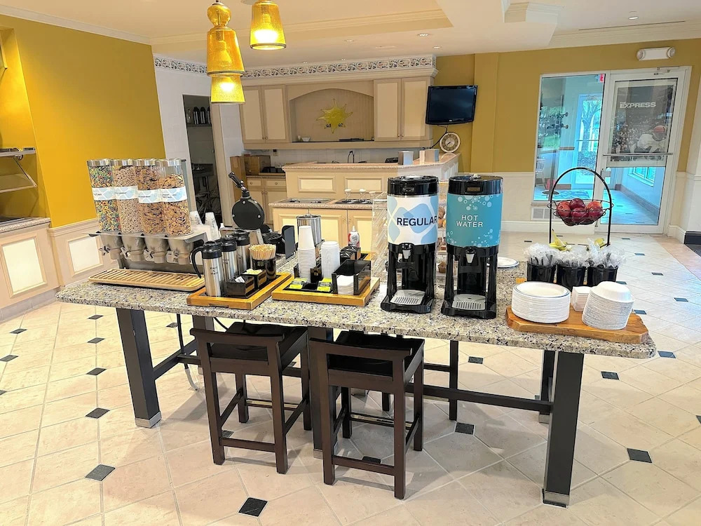 Arnot Grand Hotel & Suites