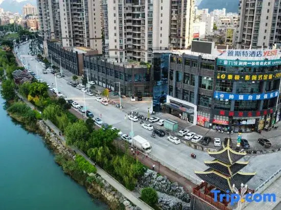 Yeste Hotel (Du'an High - speed Railway Station Binjiang Zhuangyuan Food Street Branch)