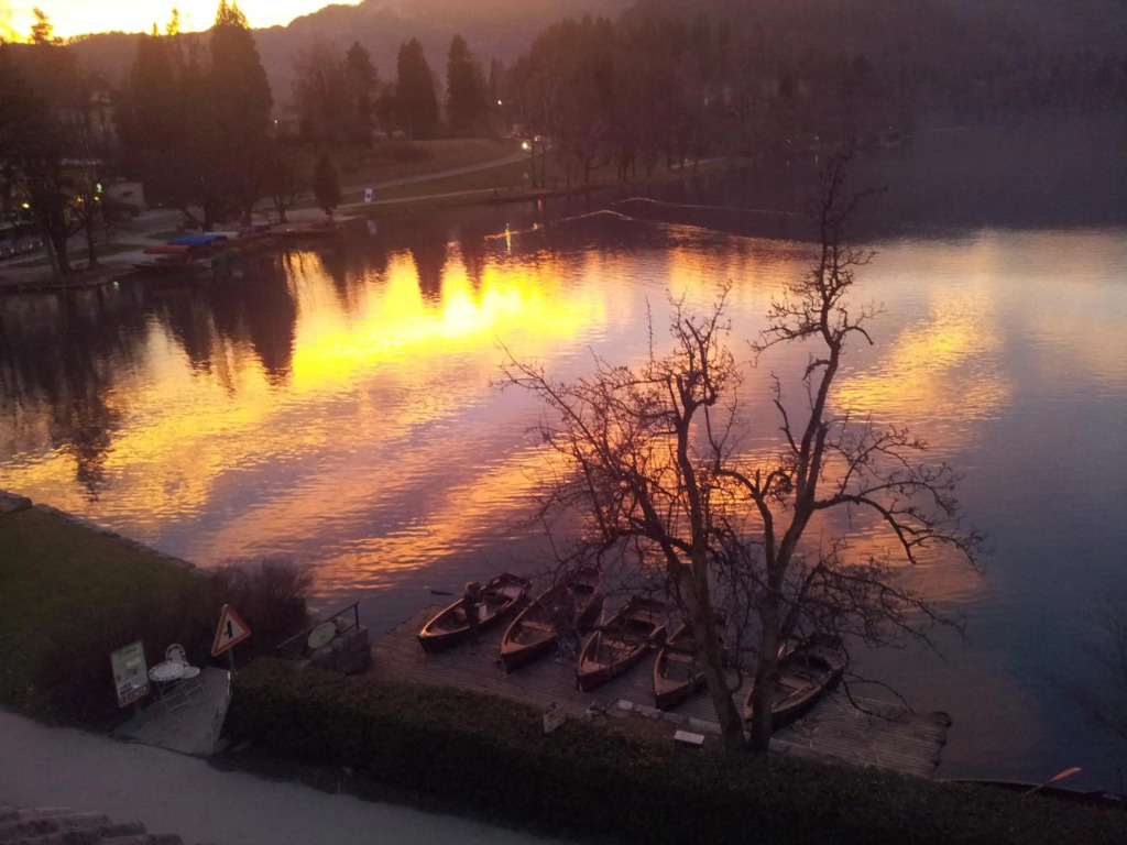 Pletna Lake View Apartment (Ground Floor)