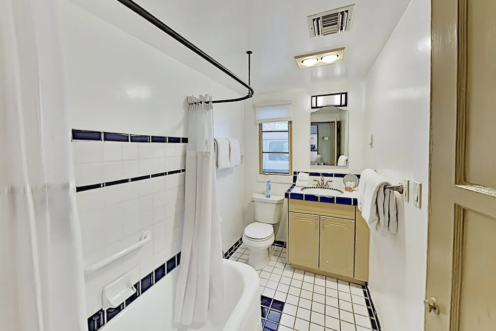 1029 E El Alameda Home 3 Bedrooms 3 Bathrooms Home