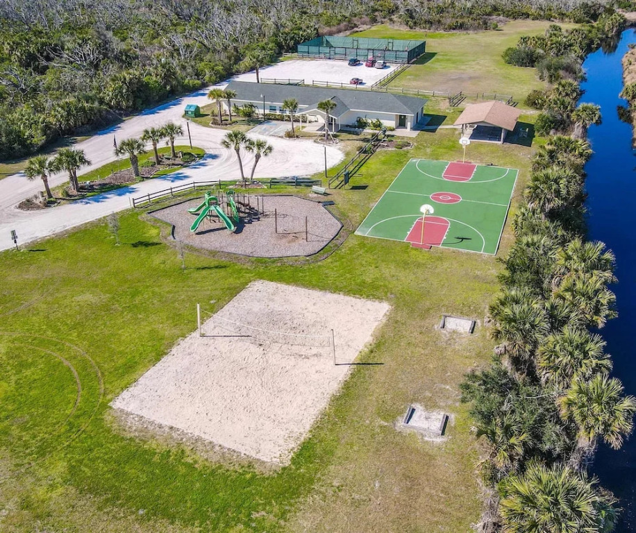 Canal Front Oasis With Pool in Palm Coast