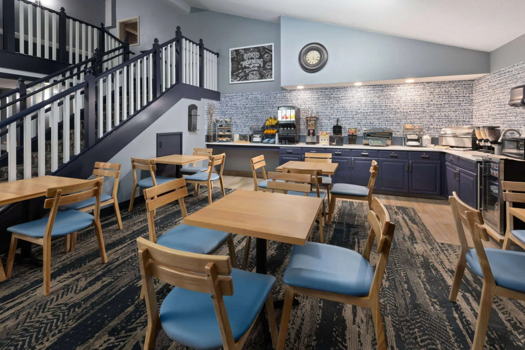 AmericInn by Wyndham North Branch
