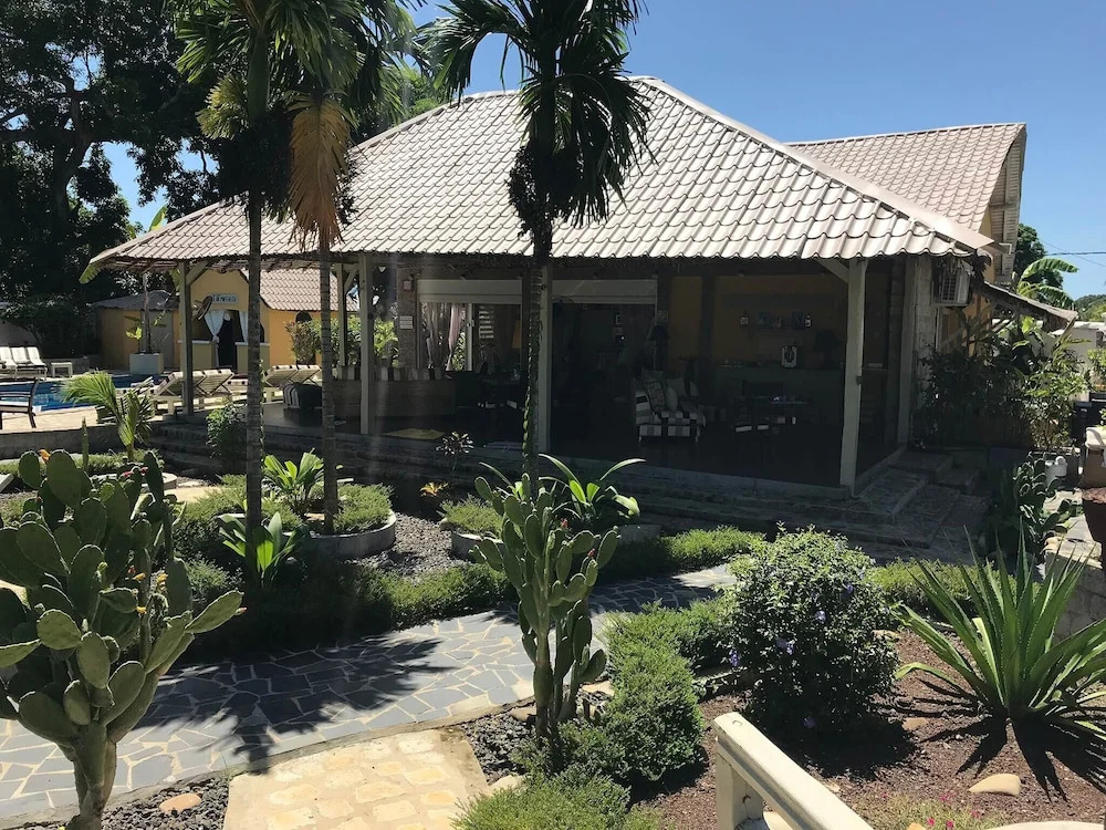 Wonderful Poolside Bungalow Perfect for 2 People