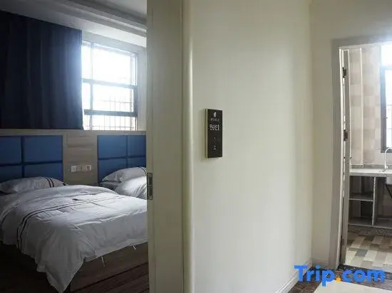 Longshan Ouku Trendy Apartment (Huangcang Middle School)
