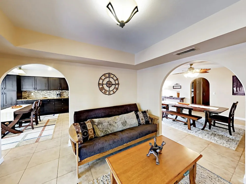 Inviting Central Scottsdale Stunner - 5 Br Home